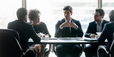 Outplacement: La decisión estratégica que protege hoy y construye para mañana